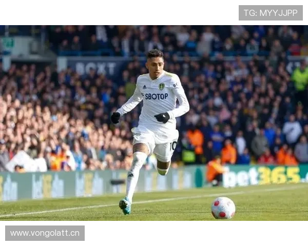 拉菲尼亚:现代左脚边锋的战术角色与跑位解析