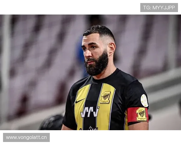 本泽马是否依赖体系？战术角色与自主进攻能力分析