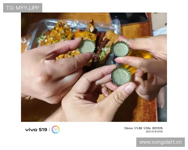 王昶家冰箱里塞满能量饮料，训练完直接对瓶吹？