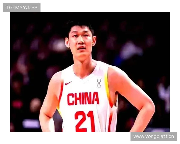 胡金秋赛季穿的拖鞋比我家地毯还贵，这日常真让人尴尬